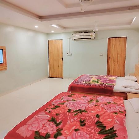 Hotel Guru Kripa - 500Mtr From Shreenathji Temple Nāthdwāra Kültér fotó