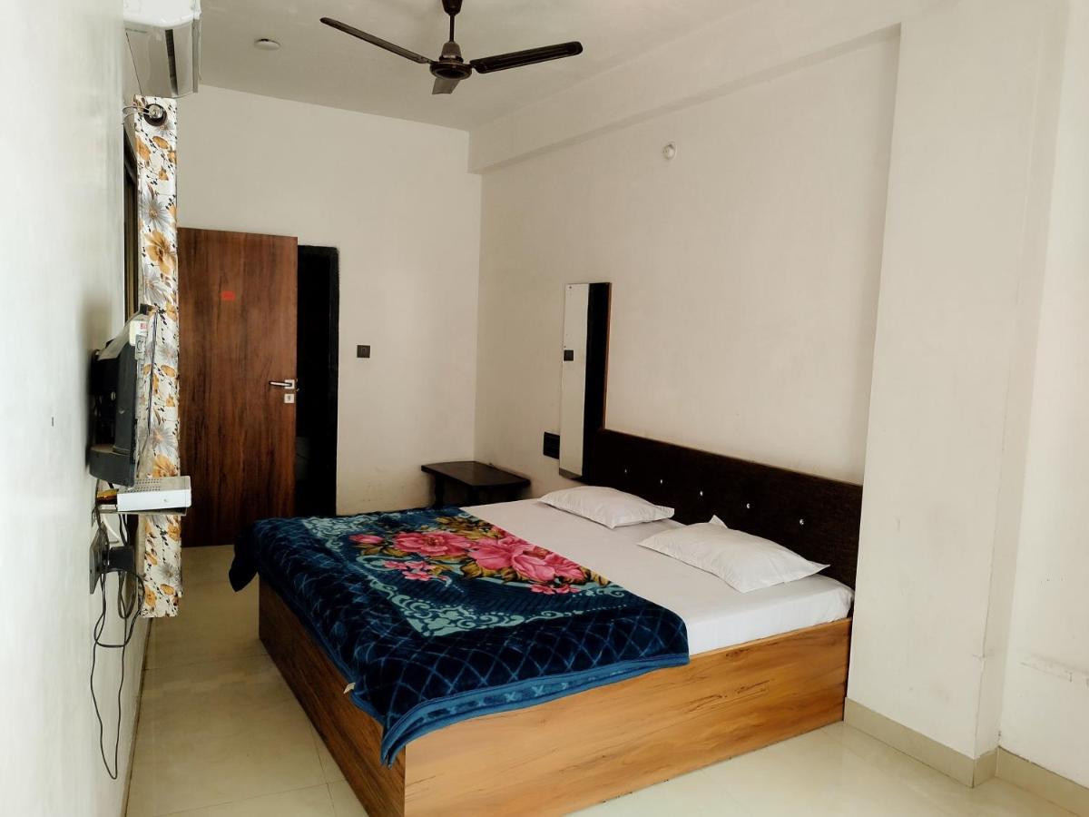 Hotel Guru Kripa - 500Mtr From Shreenathji Temple Nāthdwāra Kültér fotó