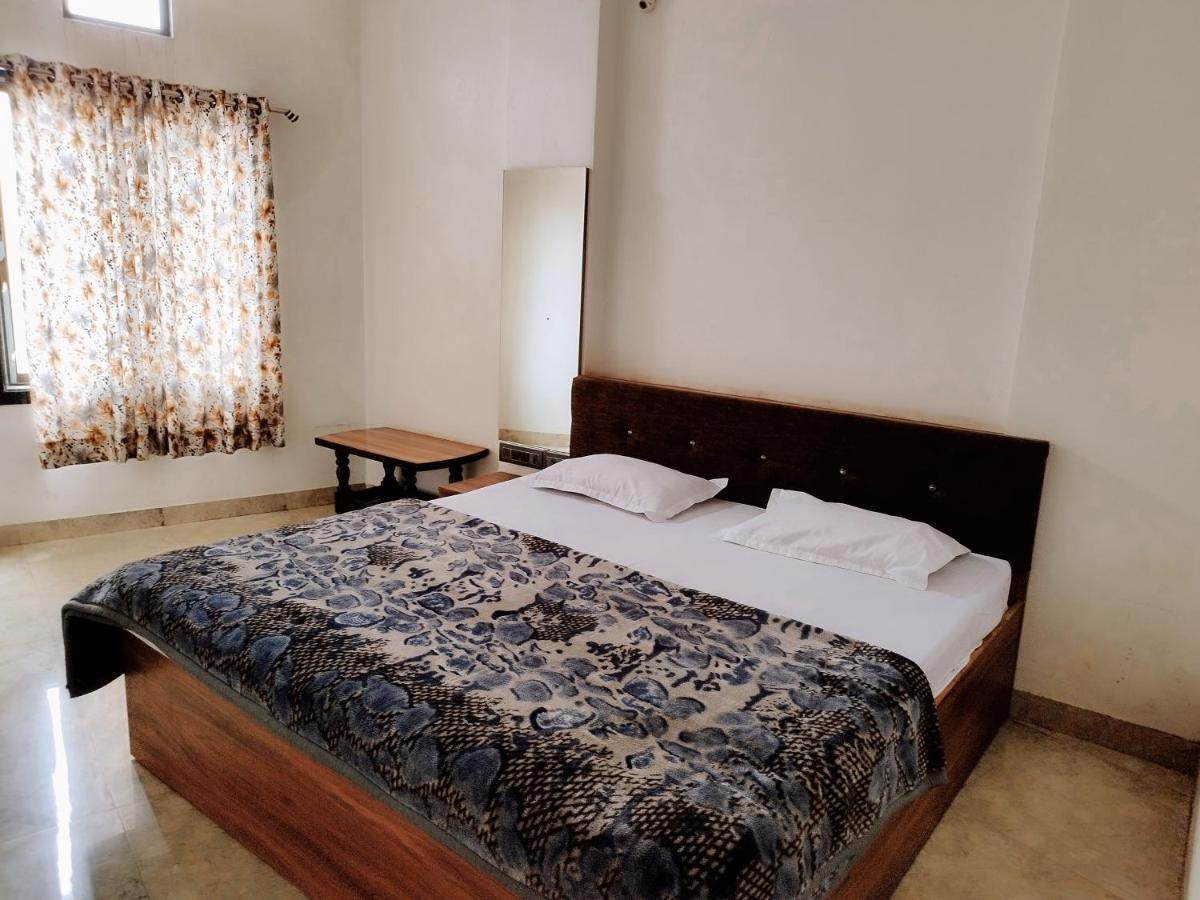 Hotel Guru Kripa - 500Mtr From Shreenathji Temple Nāthdwāra Kültér fotó