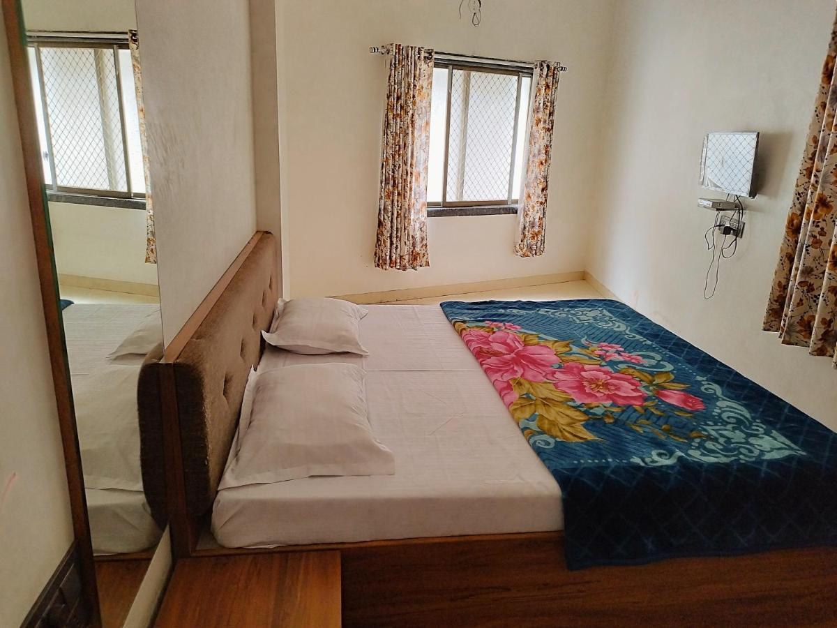 Hotel Guru Kripa - 500Mtr From Shreenathji Temple Nāthdwāra Kültér fotó