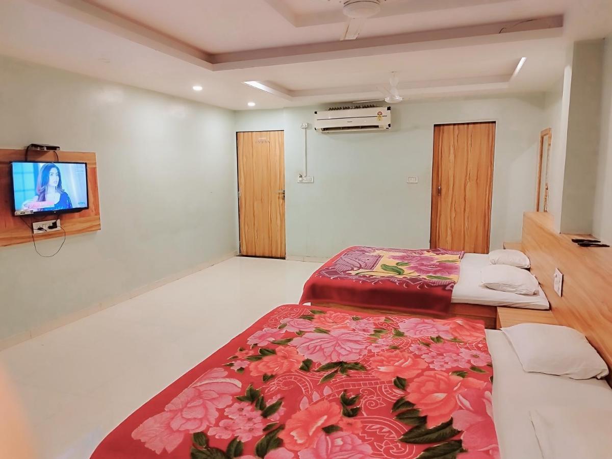 Hotel Guru Kripa - 500Mtr From Shreenathji Temple Nāthdwāra Kültér fotó