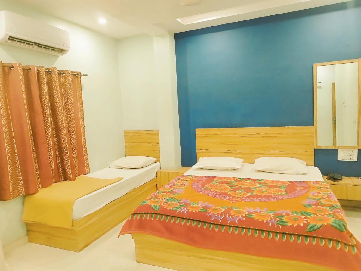Hotel Guru Kripa - 500Mtr From Shreenathji Temple Nāthdwāra Kültér fotó