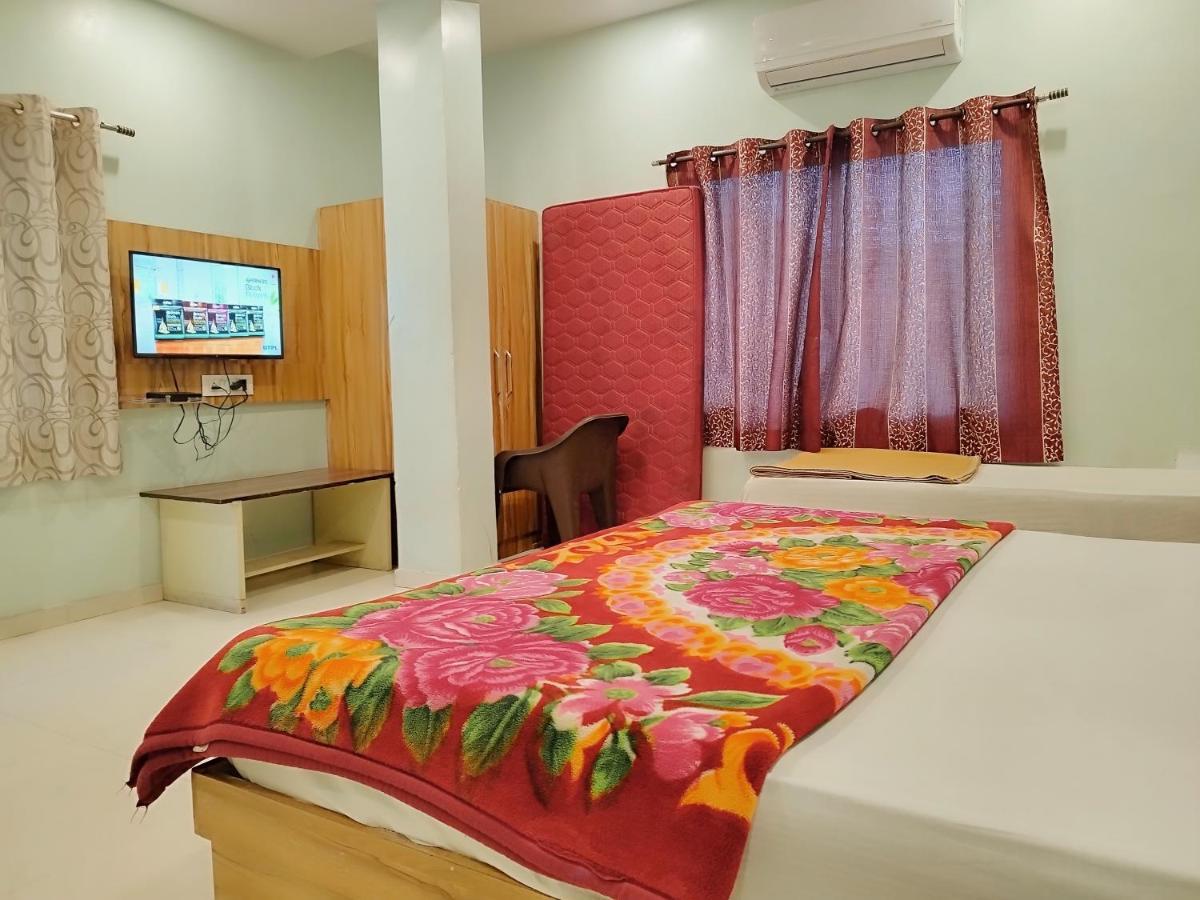 Hotel Guru Kripa - 500Mtr From Shreenathji Temple Nāthdwāra Kültér fotó